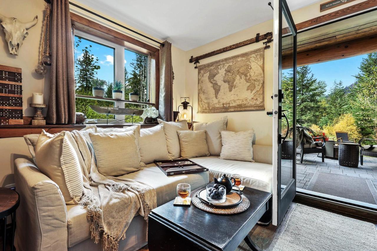 A Suite Retreat - Beyond Bed & Breakfast Sun Peaks Ngoại thất bức ảnh