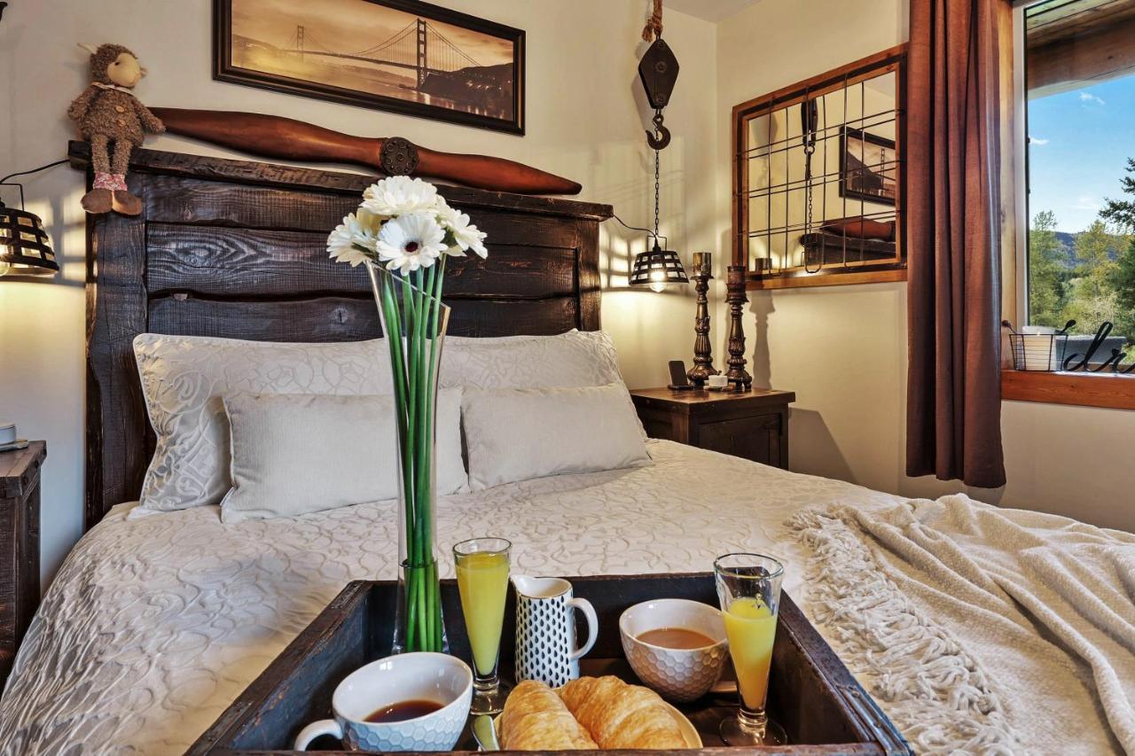 A Suite Retreat - Beyond Bed & Breakfast Sun Peaks Ngoại thất bức ảnh
