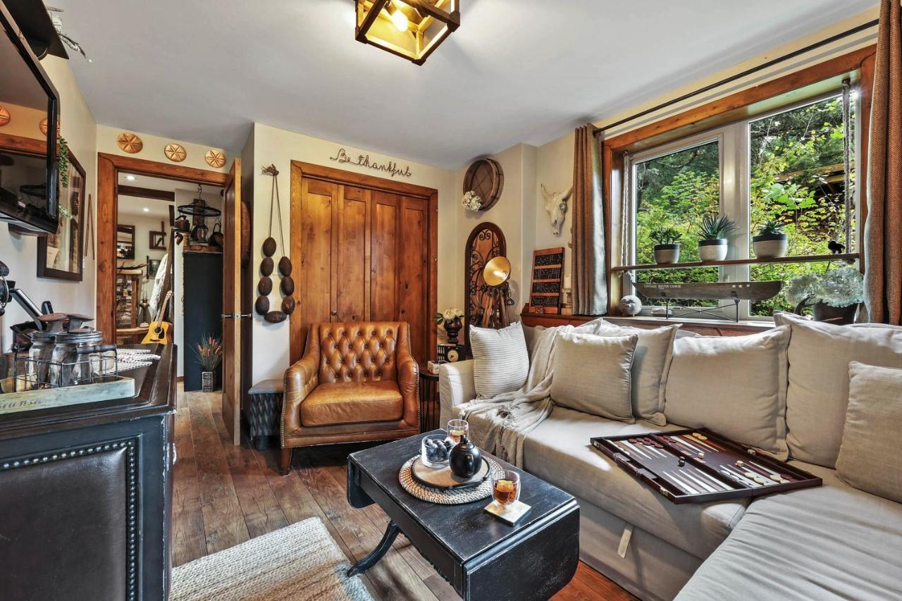 A Suite Retreat - Beyond Bed & Breakfast Sun Peaks Ngoại thất bức ảnh