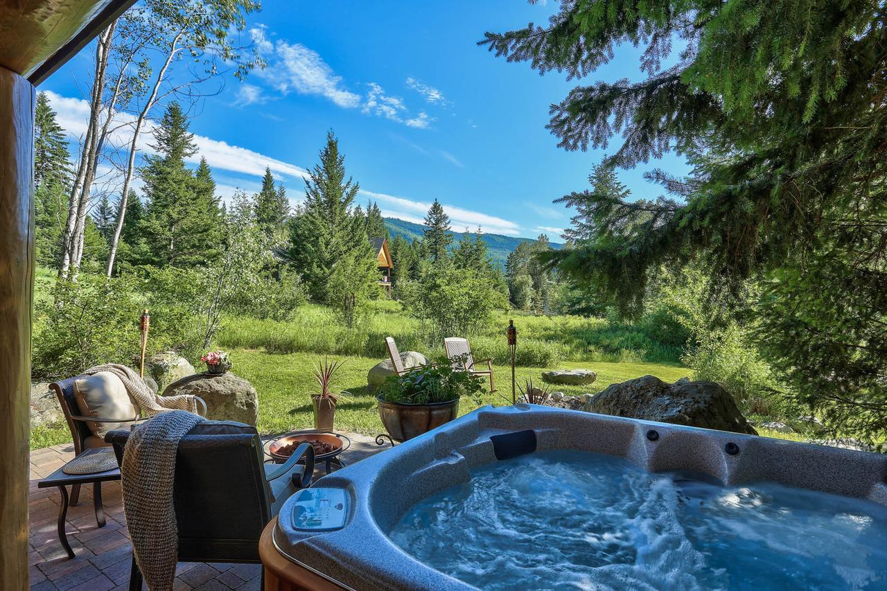 A Suite Retreat - Beyond Bed & Breakfast Sun Peaks Ngoại thất bức ảnh