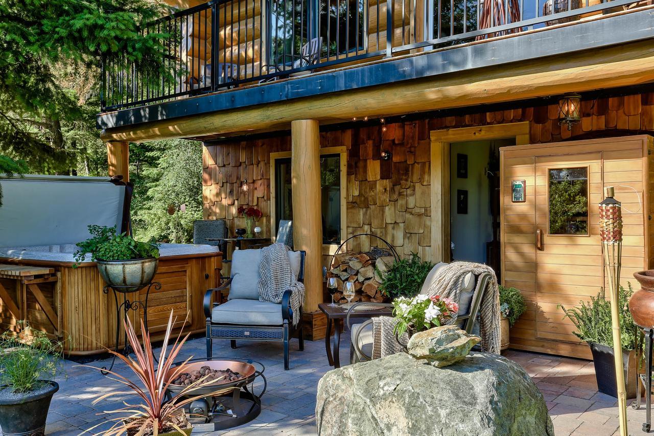 A Suite Retreat - Beyond Bed & Breakfast Sun Peaks Ngoại thất bức ảnh